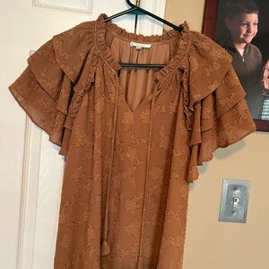 Jade Women’s Ruffled Flutter Sleeve Top in rust size small. Boho ruffled collar